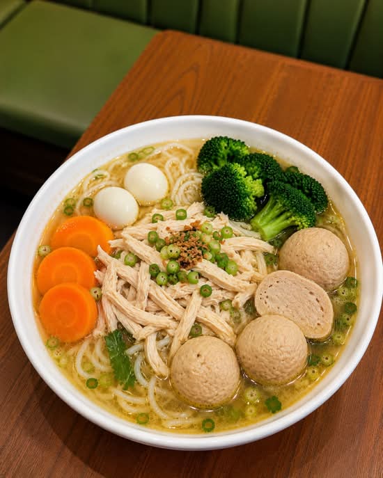 雞肉粉 (Chicken Noodle Soup)